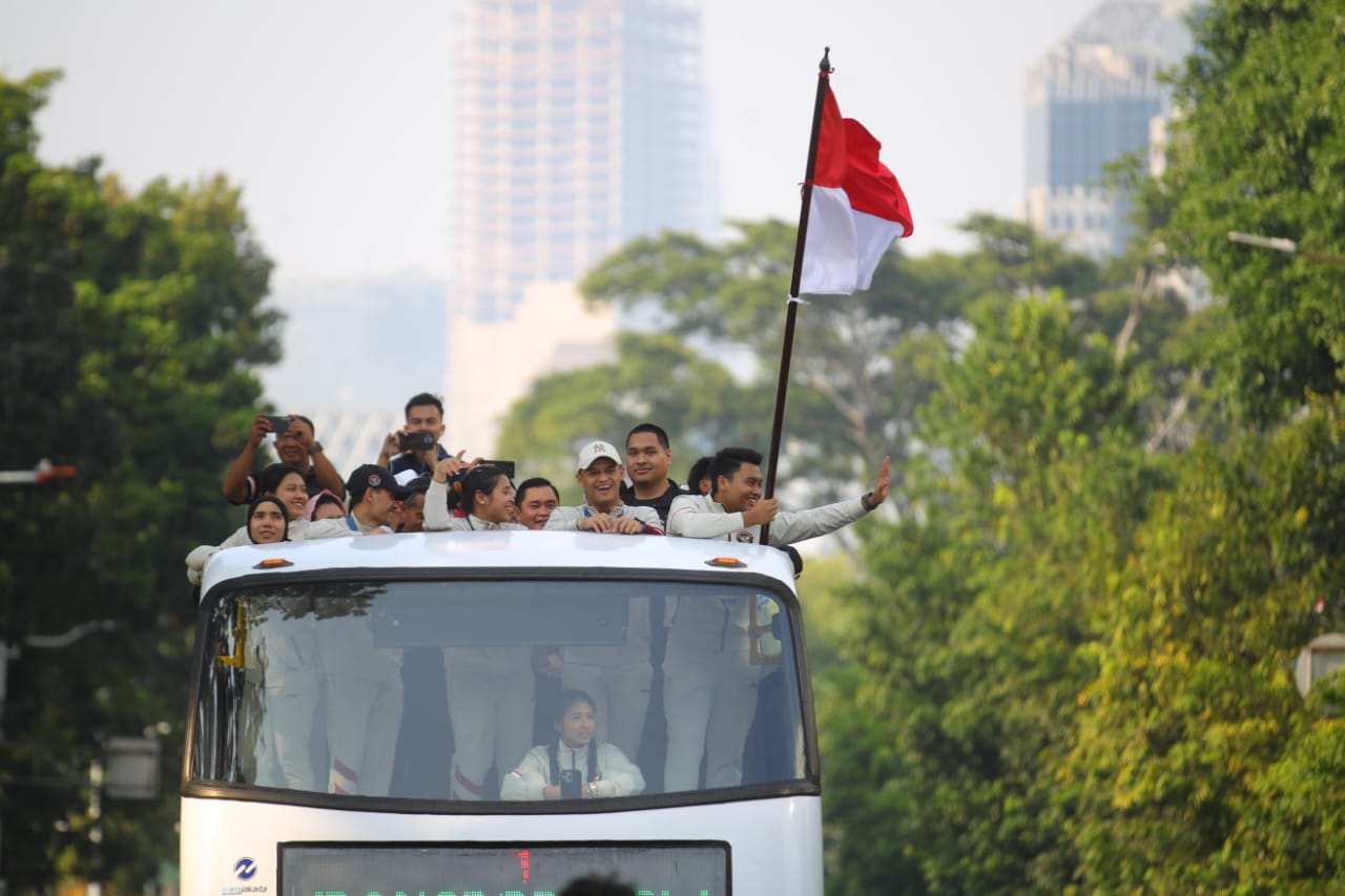 Menpora Dito Kawal Pawai Atlet Olimpiade 2024 Paris Menuju Istana Negara