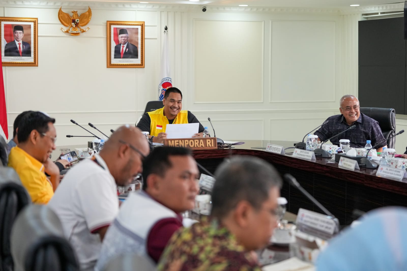Menteri Pemuda dan Olahraga Republik Indonesia (Menpora RI) Dito Ariotedjo memimpin Rapat Pimpinan (Rapim) di lingkungan Kementerian Pemuda dan Olahraga (Kemenpora) pada Rabu, (21/8). Rapat tersebut  berlangsung di ruang rapat lantai 10 Graha Kemenpora.(f