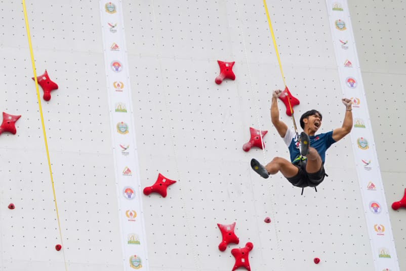 Tim Panjat Tebing Provinsi Sumatera Utara (Sumut) berhasil membuat kejutan dengan berhasil meraih medali emas pada Nomor Speed Relay Putra dengan berhasil mengalahkan Jawa Tengah di Kompleks Stadion Harapan Bangsa, Kota Banda Aceh, Minggu (8/9) sore. (fot