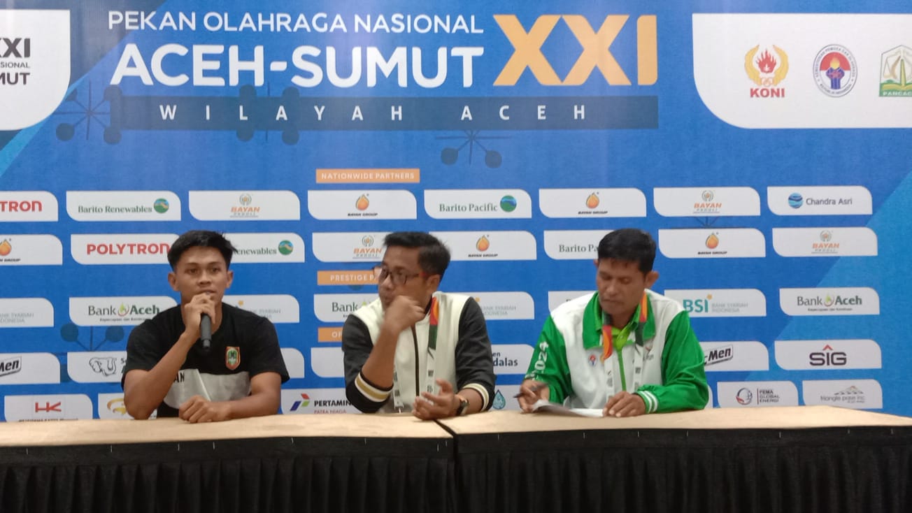 Kepemimpinan wasit dalam laga semifinal PON XXI Aceh-Sumut 2024, Senin (16/9) sore mendapat pujian dari para pemain dan pelatih tim yang bertanding. Yaitu dalam laga Tim Kalimantan Selatan (Kalsel) kontra Jawa Barat (Jabar) yang dipimpin wasit Irfan Wahyu