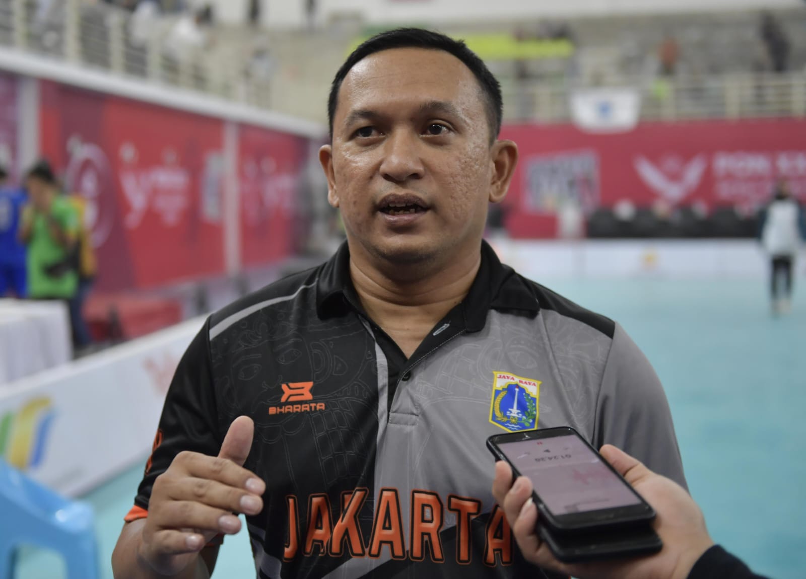 Tim voli putra Jakarta memberikan apresiasi tinggi terhadap kepemimpinan wasit dalam pertandingan babak delapan besar saat bentrok dengan tuan rumah Sumatera Utara dalam gelaran Pekan Olahraga Nasional (PON) XXI/2024 Aceh-Sumatera Utara. (foto:bagus/kemen