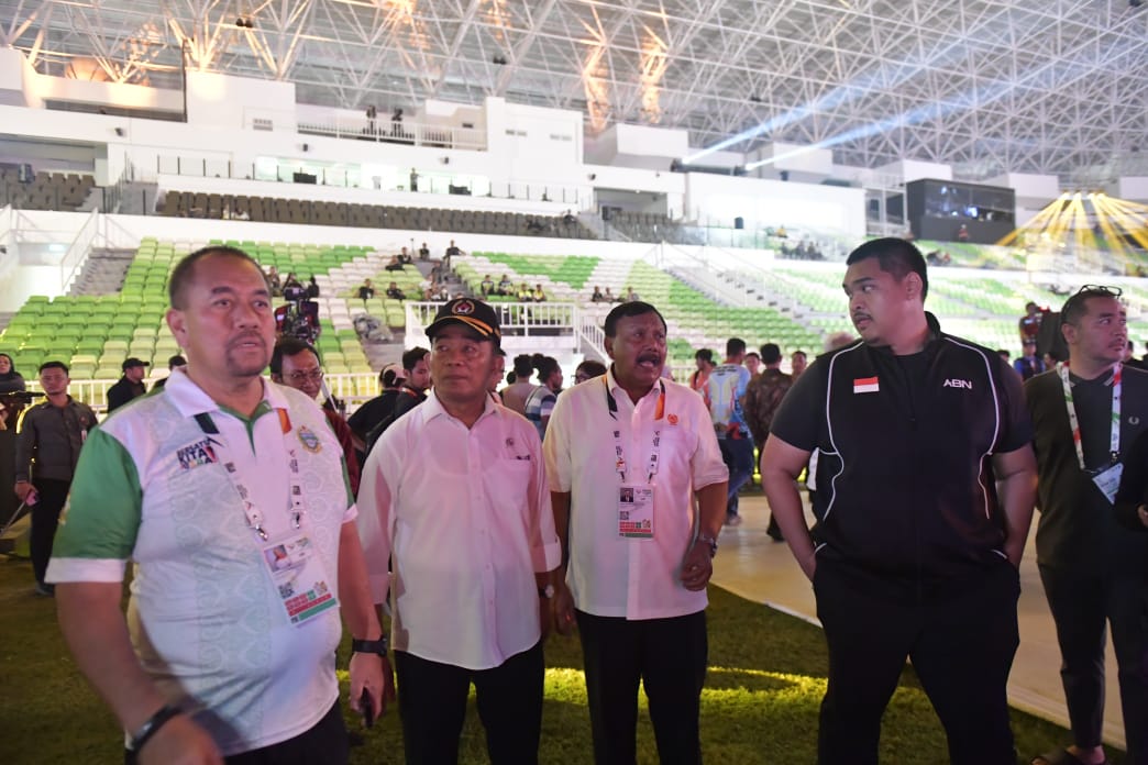 Menteri Pemuda dan Olahraga Republik Indonesia (Menpora RI) Dito Ariotedjo meninjau langsung persiapan akhir pelaksanaan penutupan Pekan Olahraga Nasional (PON) XXI Aceh-Sumatera Utara 2024 di Stadion Utama Sumut di Deli Serdang, Kamis (19/9) malam.(foto: