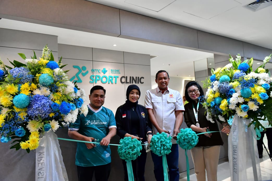 Kementerian Pemuda dan Olahraga (Kemenpora) RI memberikan apresiasi atas grand opening Sport Clinic Rumah Sakit (RS) EMC Pekayon, Jalan Pulo Ribung Nomor 1, Bekasi, Jumat (27/9) pagi. (foto:andre/kemenpora.go.id)