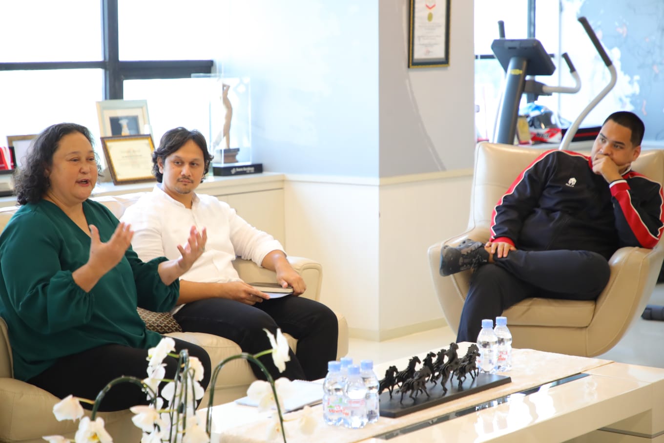 Menteri Pemuda dan Olahraga Republik Indonesia (Menpora RI), Dito Ariotedjo menerima audiensi Ketua Umum Klub Pari Sakti, Akbar Nasution di Kemenpora, Jakarta, Rabu (9/10) sore.(foto:herry/kemenpora.go.id)