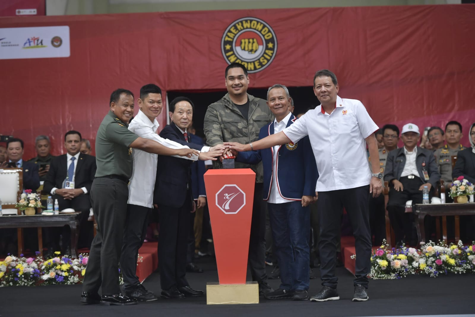 Menteri Pemuda dan Olahraga Republik Indonesia (Menpora RI) Dito Ariotedjo, secara resmi membuka Kejuaraan Taekwondo tingkat Asia bertajuk KASAD 6th Asian Taekwondo Open Championship 2024 di Sport Center Indoor Tangerang, Banten, Selasa (15/10) siang.(fot