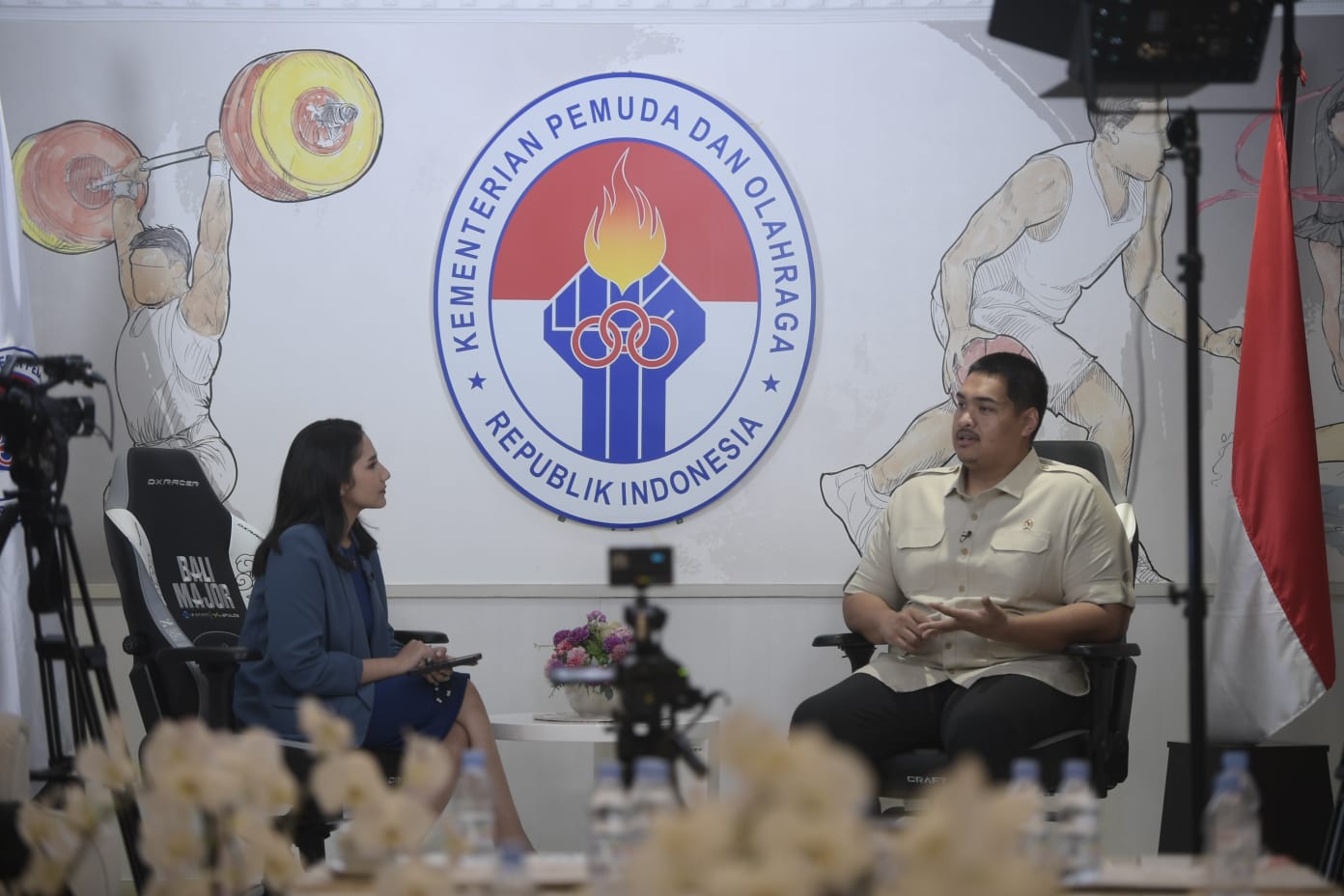 Menteri Pemuda dan Olahraga Republik Indonesia (Menpora RI), Dito Ariotedjo, menjadi narasumber dalam wawancara eksklusif di CNBC Indonesia pada Senin (4/11) di Lantai 10 Kantor Kemenpora, Jakarta. (foto:bagus/kemenpora.go.id)
