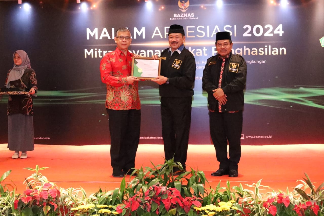 Kementerian Pemuda dan OLahraga Republik Indonesia (Kemenpora RI), mendapat penghargaan dari Badan Amil Zakat Nasional (BAZNAS) pada acara Malam Apresiasi Mitra BAZNAS RI 2024 yang digelar di Hotel Borobudur, Jakarta, Senin (11/11) malam. (foto:istimewa)