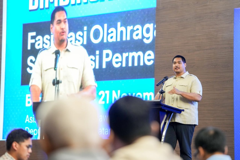 Menteri Pemuda dan Olahraga (Menpora) RI Dito Ariotedjo hadir memberi arahan pada hari kedua Bimbingan Teknis (Bimtek) Administrasi Fasilitasi Olahragawan Elit Nasional dan Sosialisasi Permenpora Nomor 14 Tahun 2024 di Holiday Inn Bandung Pasteur, Jalan D