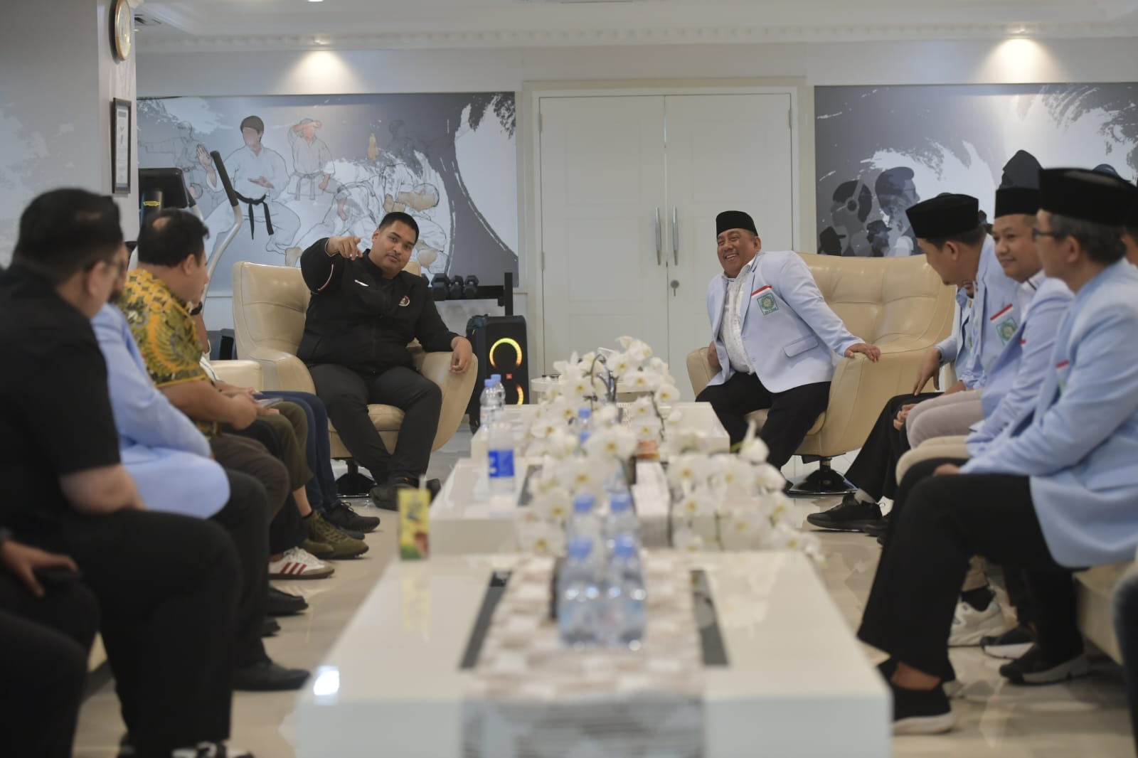 Menteri Pemuda dan Olahraga Republik Indonesia (Menpora RI) Dito Ariotedjo menerima kunjungan silaturahmi Dewan Pengurus Pusat (DPP) Badan Komunikasi Pemuda Remaja Masjid Indonesia (BKPRMI) di Kemenpora, Jakarta, Rabu (20/11).(foto:bagus/kemenpora.go.id)