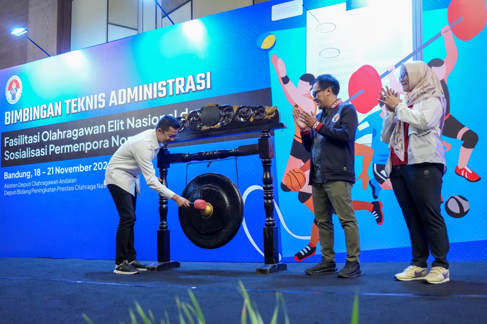 Wakil Menteri Pemuda dan Olahraga (Wamenpora) RI Taufik Hidayat menutup Bimbingan Teknis (Bimtek) Administrasi Fasilitasi Olahragawan Elit Nasional dan Sosialisasi Permenpora Nomor 14 Tahun 2024, Rabu (20/11) malam di Holiday Inn Bandung Pasteur, Kota Ban