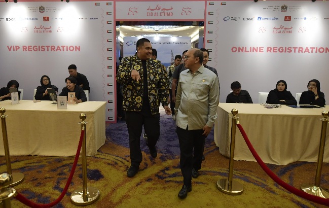 Menteri Pemuda dan Olahraga Republik Indonesia (Menpora RI) Dito Ariotedjo mendampingi Wakil Presiden Gibran Rakabuming Raka menghadiri Resepsi Hari Nasional ke-53 Persatuan Emirat Arab (PEA) di Raffles Hotel Jakarta, Selasa (3/12). (foto:bagus/kemenpora 