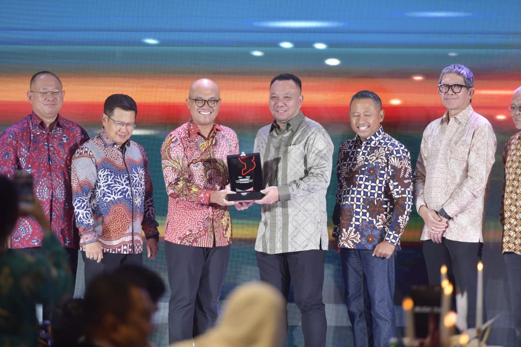 Mewakili Menteri Pemuda dan Olahraga Republik Indonesia (Menpora RI), Direktur Utama LPDUK (Lembaga Pengelola Dana dan Usaha Keolahragaan) Kemenpora Ferry Kono, menghadiri Appreciation Night Pertamina Grand Prix of Indonesia 2024 di Glass House, Hutan Kot