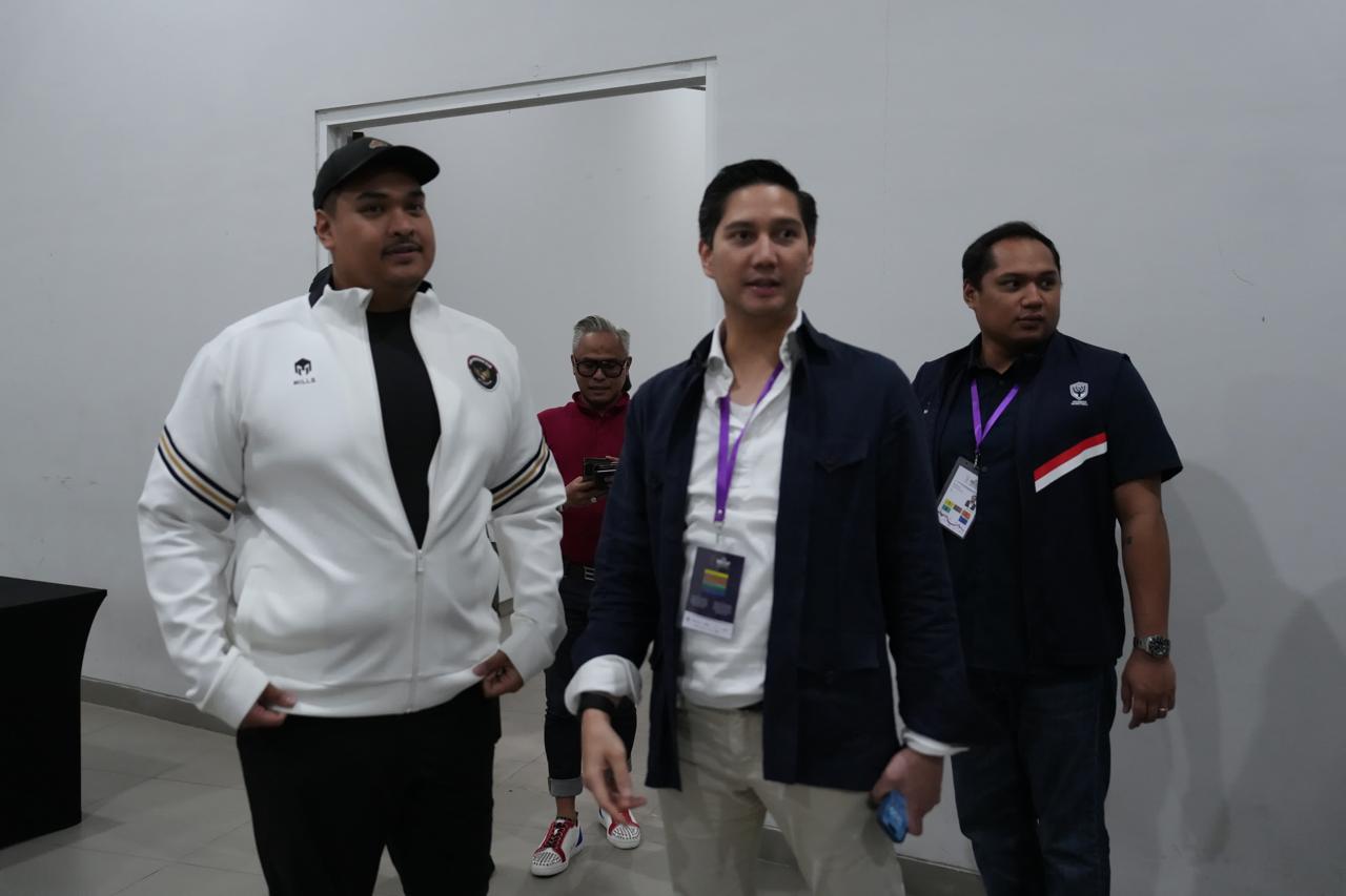 Menteri Pemuda dan Olahraga Republik Indonesia (Menpora RI) Dito Ariotedjo menyaksikan laga Timnas Basket Indonesia kontra Korea Selatan dalam FIBA Asia Cup 2025 Qualifiers. (foto:herry/kemenpora.go.id)