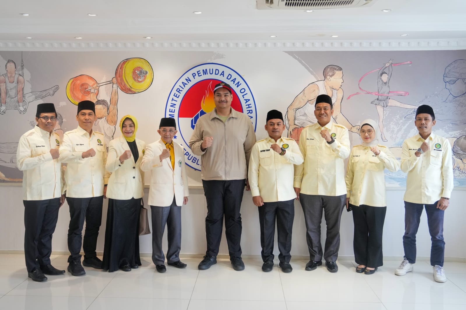 Menteri Pemuda dan Olahraga (Menpora) RI Dito Ariotedjo menerima audiensi Angkatan Muda Majelis Dakwah Islamiyah (AMMDI), Rabu (26/3) siang di Lantai 10 Graha Kemenpora, Jalan Gerbang Pemuda Nomor 3, Senayan.(egan/kemenpora.go.id)