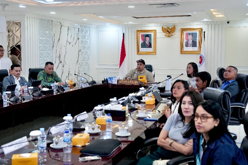 Menteri Pemuda dan Olahraga Republik Indonesia (Menpora RI) Dito Ariotedjo, menerima audiensi Produser film Jumbo, Visinema Studios Anggia Kharisma yang hadir bersama Head of Business Development Ajeng Parameswari, CEO of Gelora Anak Nusantara Asia Push B