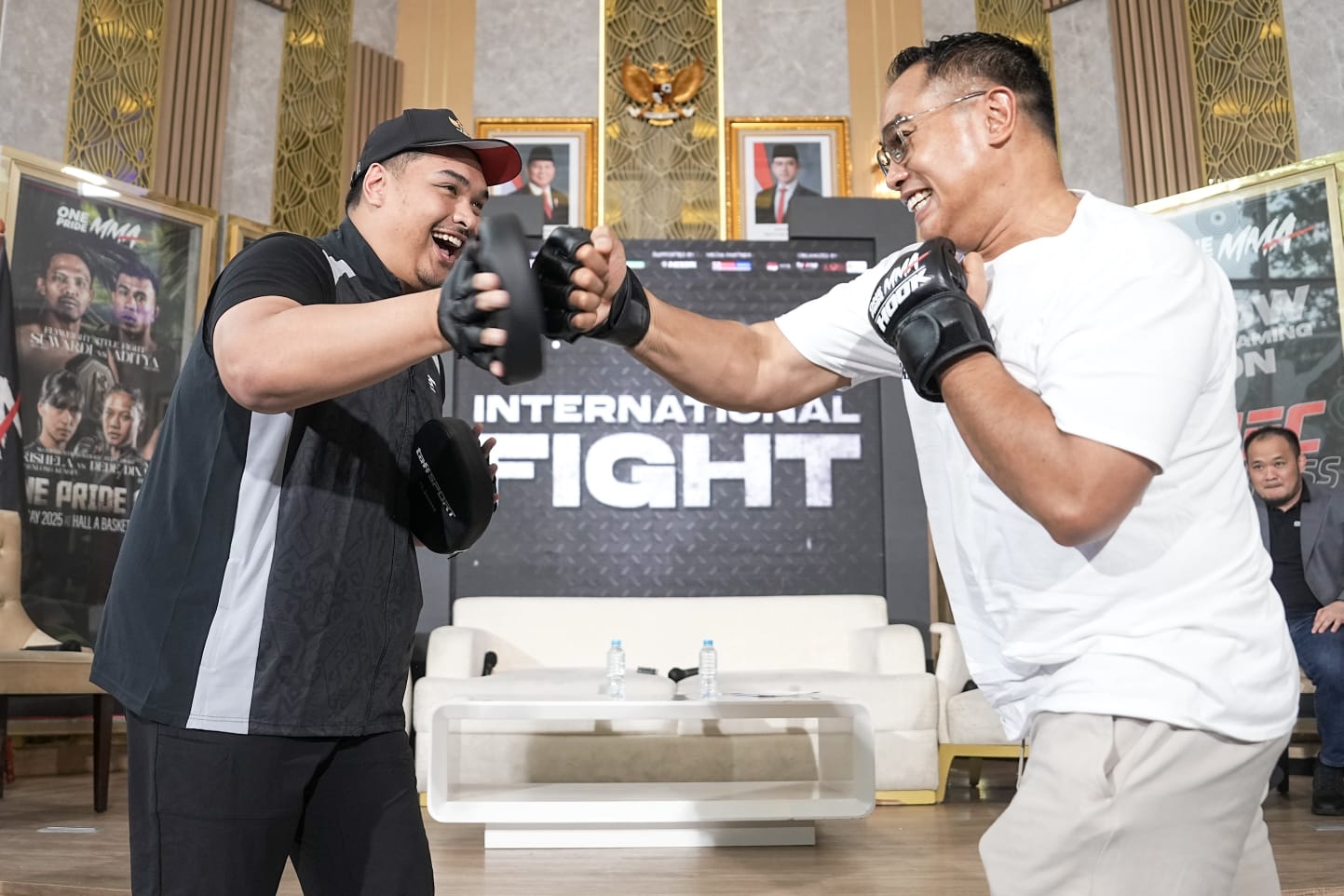 Menteri Pemuda dan Olahraga Republik Indonesia (Menpora RI) Dito Ariotedjo mendukung perkembangan olahraga combat di Indonesia melalui ajang One Pride Mixed Martial Arts (MMA). (foto:egan/kemenpora.go.id)
