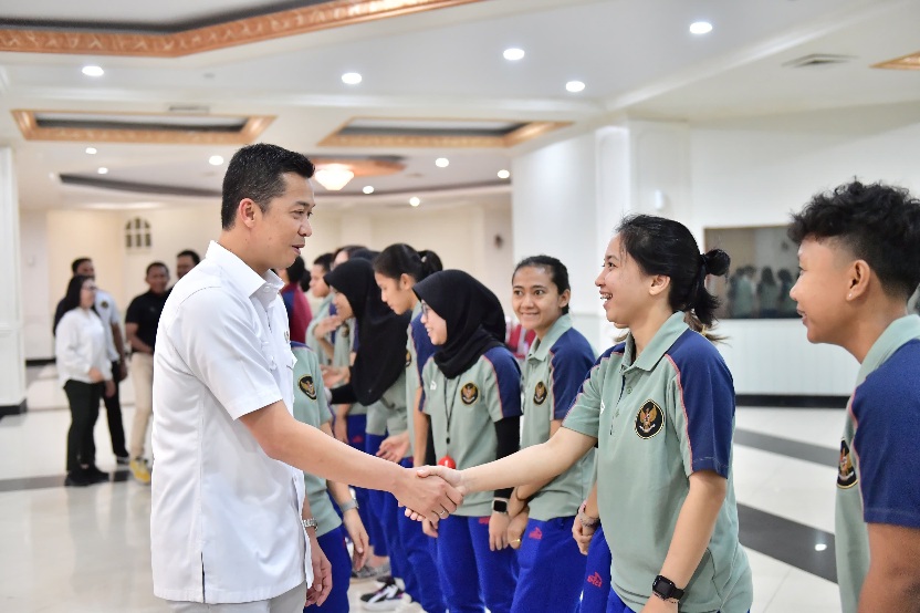 Wakil Menteri Pemuda dan Olahraga Republik Indonesia (Wamenpora RI) Taufik Hidayat secara resmi melepas Timnas Futsal Putri Indonesia ke ajang AFC Women's Futsal Asian Cup 2025. Pelepasan dilaksanakan di Auditorium Wisma Kemenpora, Senayan, Jakarta, Kamis