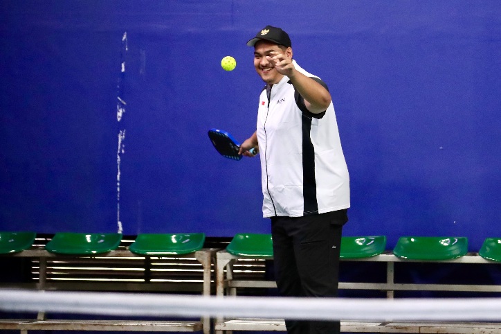 Menteri Pemuda dan Olahraga Republik Indonesia (Menpora RI) Dito Ariotedjo menunjukkan dukungannya terhadap perkembangan olahraga pickleball di Indonesia usai menjajal langsung olahraga tersebut bersama Wamenpora Taufik Hidayat di Lapangan Bulu Tangkis Ke