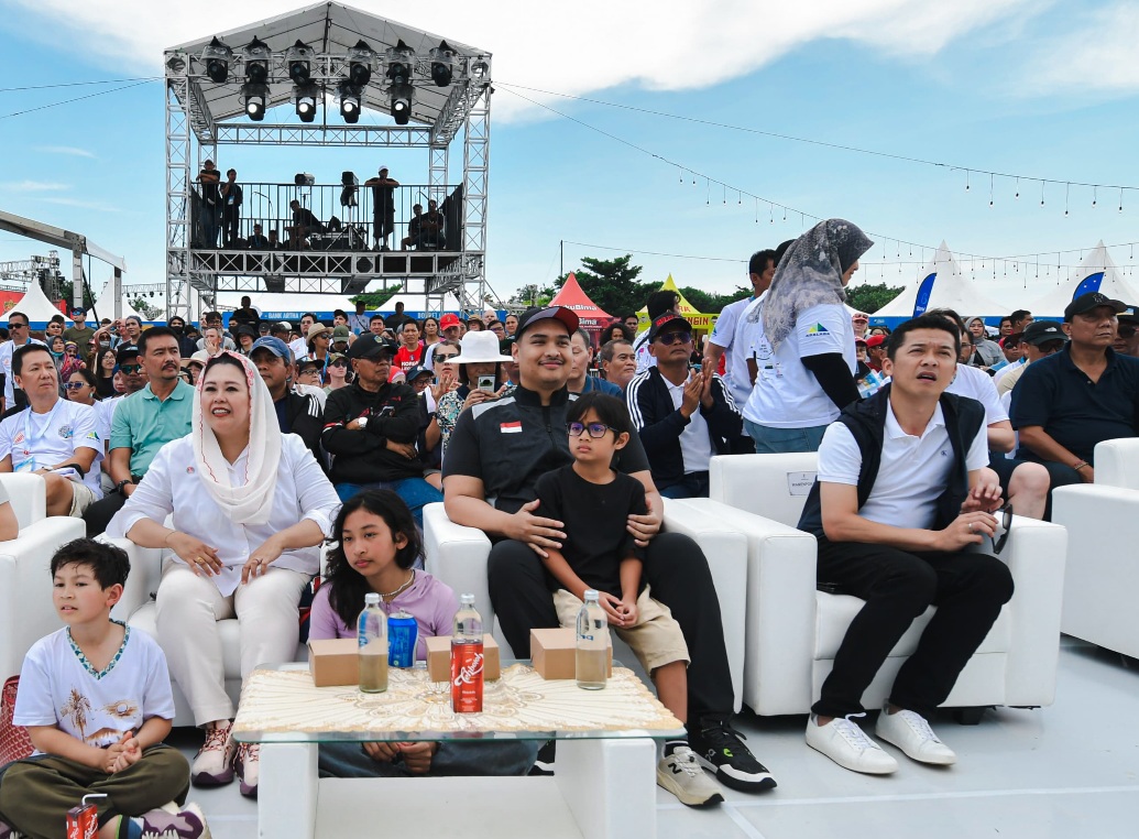Menteri Pemuda dan Olahraga Republik Indonesia (Menpora RI) Dito Ariotedjo bersama Wamenpora Taufik Hidayat, dan Ketua Umum FPTI Yenny Wahid menyaksikan langsung Piala Dunia Panjat Tebing 2025 di Pulau Peninsula, Nusa Dua, Kabupaten Badung, Bali, Sabtu (3