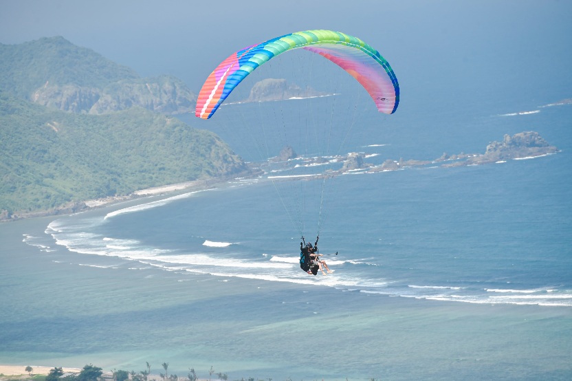 Menteri Pemuda dan Olahraga Republik Indonesia (Menpora RI) Dito Ariotedjo menyatakan komitmennya untuk mendorong kemajuan olahraga dirgantara. Menpora Dito ingin Indonesia bisa berjaya di panggung internasional. (foto:bagus/kemenpora.go.id)