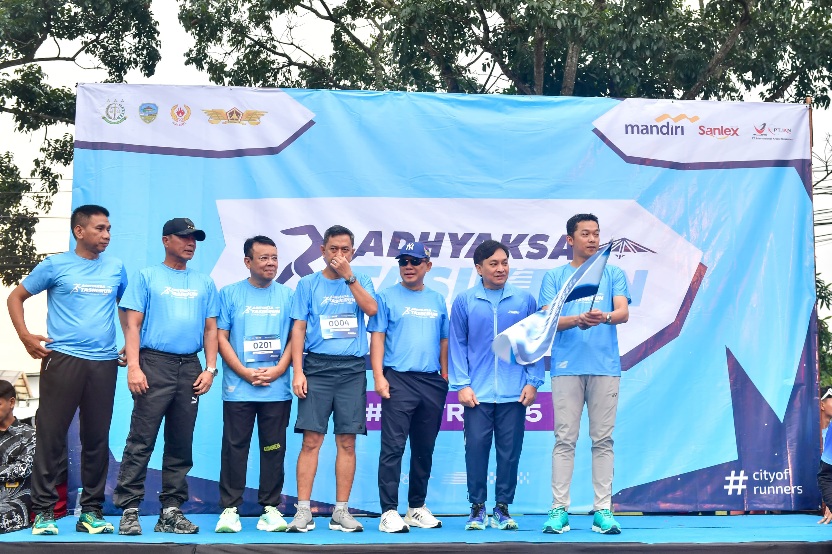 Wakil Menteri Pemuda dan Olahraga (Wamenpora) RI Taufik Hidayat menghadiri sekaligus melepas para peserta ajang Adhyaksa Tasik Run: City of Runners 2025, yang dipusatkan di kawasan Sunny Cafe & Resto, Jalan Letjen Mashudi, Kota Tasikmalaya, Jawa Barat (Ja