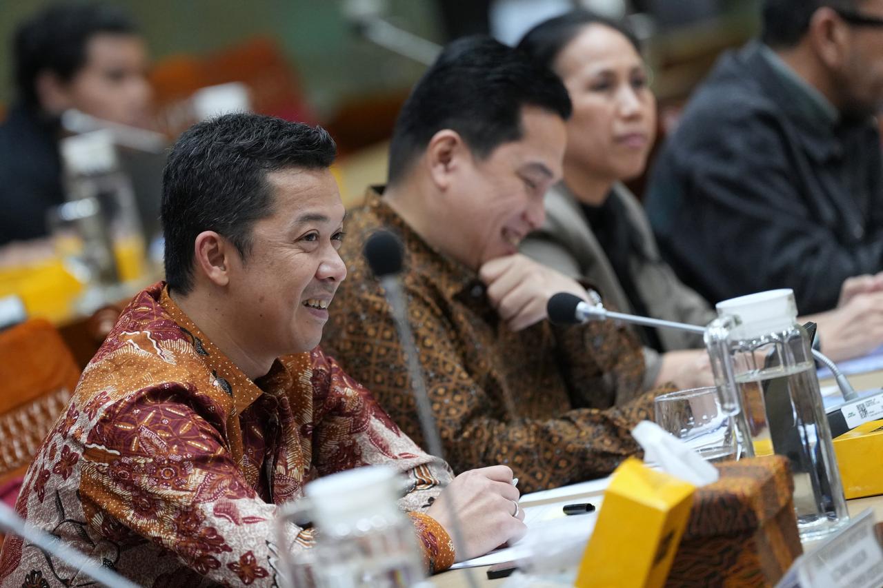 Wakil Menteri Pemuda dan Olahraga Republik Indonesia (Wamenpora RI) Taufik Hidayat, melakukan rapat kerja (raker) bersama Komisi XIII dan Komisi X DPR RI, Senin (26/5). (foto:herry/kemenpora.go.id)