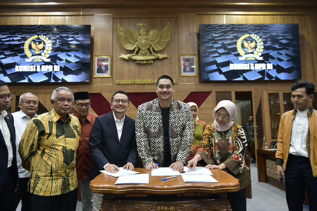Menpora Dito dan Jajaran Pejabat di Lingkungan Kemenpora RI Hadiri Rapat Kerja Bersama Komisi X DPR RI