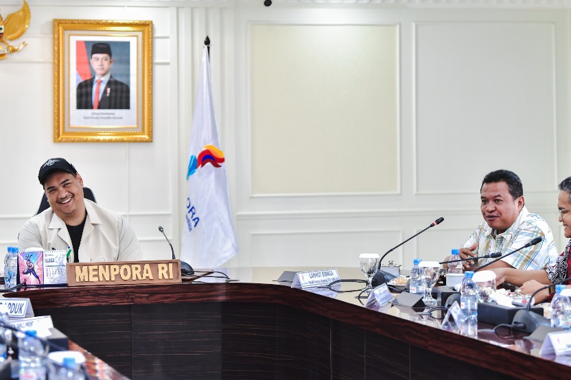 Menteri Pemuda dan Olahraga Republik Indonesia (Menpora RI), Dito Ariotedjo, menerima audiensi Direktur Utama Badan Pelaksana Otorita Danau Toba (BPODT), Jimmy B. Panjaitan, didampingi Wakil Ketua Komisi VII DPR RI Lamhot beserta jajaran lainya, di Kantor