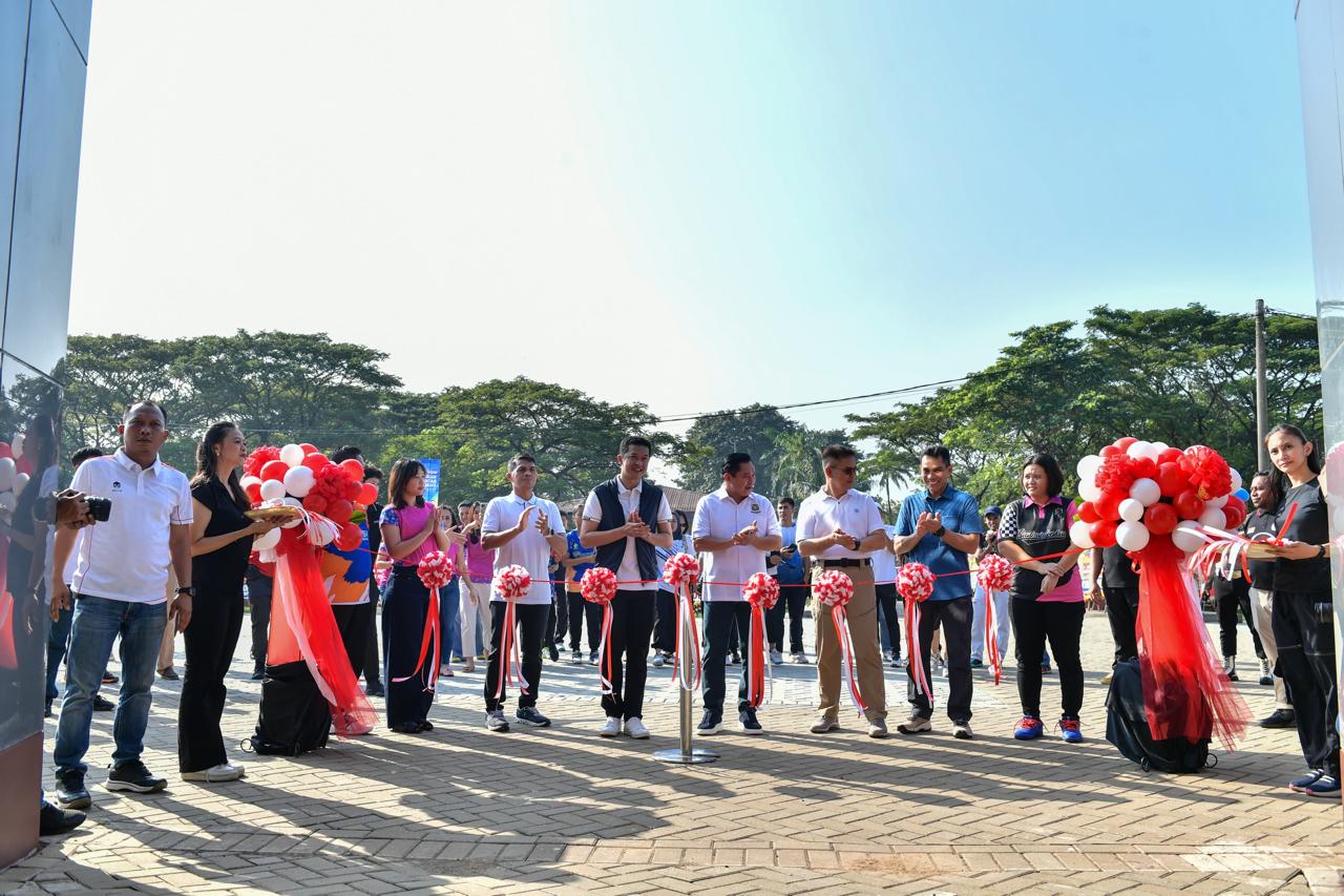 Wamenpora Taufik Resmikan GOR Bulutangkis Pusdik Lantas Smash