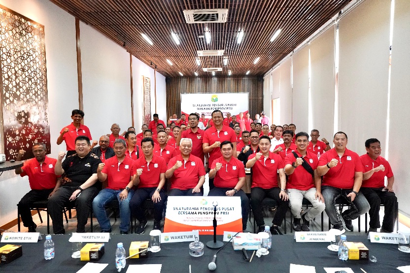 Wakil Menteri Pemuda dan Olahraga Republik Indonesia (Wamenpora RI) Taufik Hidayat yang juga menjabat sebagai Wakil Ketua Umum I Persatuan Bulutangkis Seluruh Indonesia (PBSI) menghadiri acara Silaturahmi Pengurus Pusat Bersama Pengprov PBSI di Hotel Arto