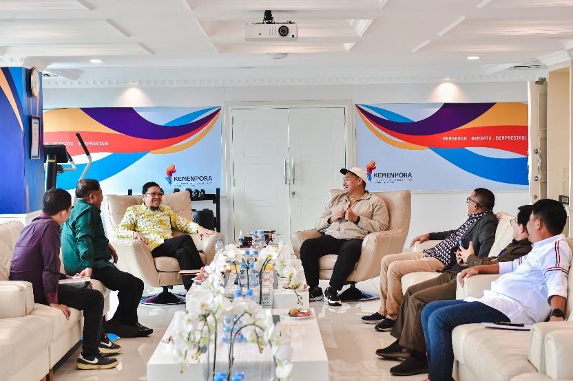 Menteri Pemuda dan Olahraga Republik Indonesia (Menpora RI) Dito Ariotedjo, menerima audiensi Ketua Umum Yayasan Bina Insan Cita (YBIC) Ahmad Doli Kurnia Tandjung  yang hadir bersama Waketum Hanifa Husein dan Sekum Fajar Zulkarnaen di Kantor Kemenpora, Se