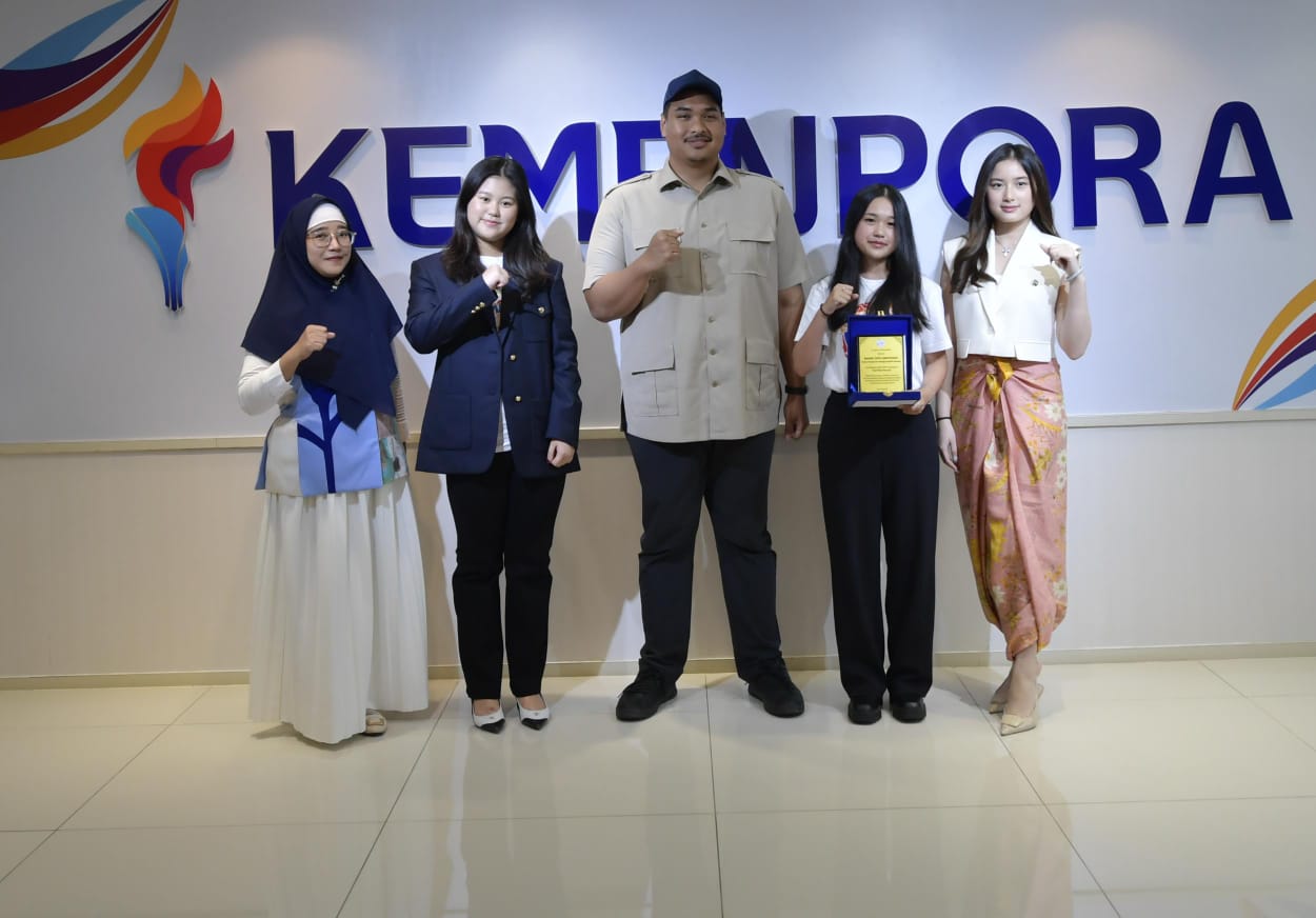 Menteri Pemuda dan Olahraga Republik Indonesia (Menpora RI) Dito Ariotedjo menerima audiensi Komunitas Karya Pelajar Mengabdi Bangsa (KOMIB) di Kantor Kemenpora, Kamis (10/7).(foto:bagus/kemenpora.go.id)