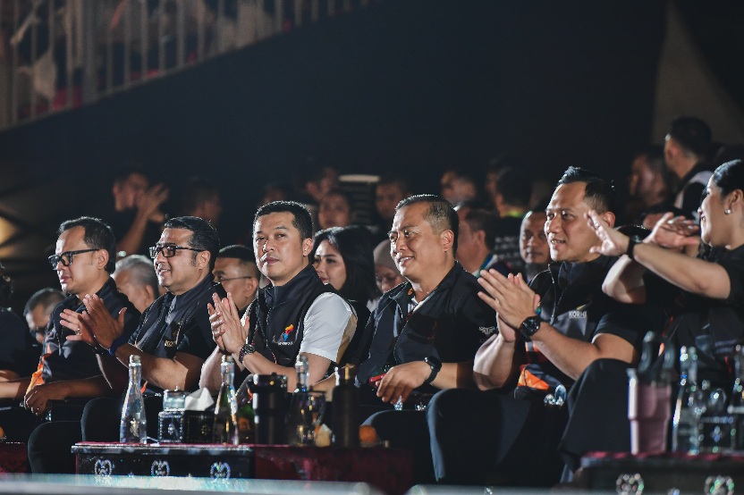 Festival Olahraga Masyarakat Nasional (FORNAS) VIII Tahun 2025 resmi dibuka Sabtu (26/7) malam. Pembukaan ditandai dengan penyerahan anak panah yang dilakukan Wakil Menteri Pemuda dan Olahraga (Wamenpora) Taufik Hidayat kepada atlet panahan berkuda asal N