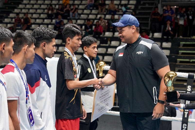 Menteri Pemuda dan Olahraga Republik Indonesia (Menpora RI) Dito Ariotedjo, menghadiri final Seleksi Nasional (Seleknas) cabang olahraga tinju yang bertajuk Piala Menteri Pemuda dan Olahraga (Menpora) 2025 di Hall Basket Kompleks Gelora Bung Karno (GBK) S