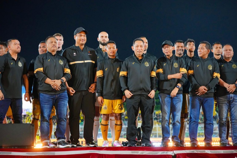 Menteri Pemuda dan Olahraga (Menpora) RI Dito Ariotedjo menghadiri peresmian Stadion Homebase & Launching Tim, Jersey, Suporter Bhayangkara Presisi Lampung FC di Stadion Sumpah Pemuda PKOR Way Halim, Bandar Lampung, Senin (28/7) malam. (foto:Gilang/kemenp
