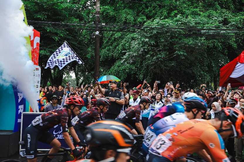 Menteri Pemuda dan Olahraga Republik Indonesia (Menpora RI) Dito Ariotedjo, secara resmi melepas ratusan peserta Tour de Banyuwangi Ijen (TdBI) 2025 edisi ke-10 Etape ke-4. Etape ini akan menempuh jarak 150 KM yang merupakan etape terakhir dari pelaksanaa