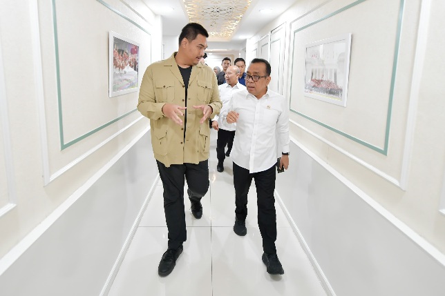 Menteri Pemuda dan Olahraga Republik Indonesia (Menpora RI) Dito Ariotedjo menghadiri rapat koordinasi tingkat menteri yang dipimpin oleh Menteri Koordinator Bidang Pembangunan Manusia dan Kebudayaan (Menko PMK) Pratikno, di Kantor Kemenpora, Jakarta, Rab