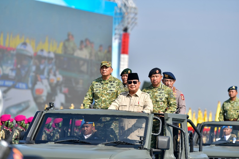 Wakil Menteri Pemuda dan Olahraga (Wamenpora) RI Taufik Hidayat menghadiri Upacara Gelar Pasukan Operasional dan Kehormatan Militer Tahun 2025 di Lapangan Udara (Lanud) Suparlan Pusdiklatpassus, Batujajar, Jawa Barat (Kabar), Minggu (10/8) pagi. (foto:And