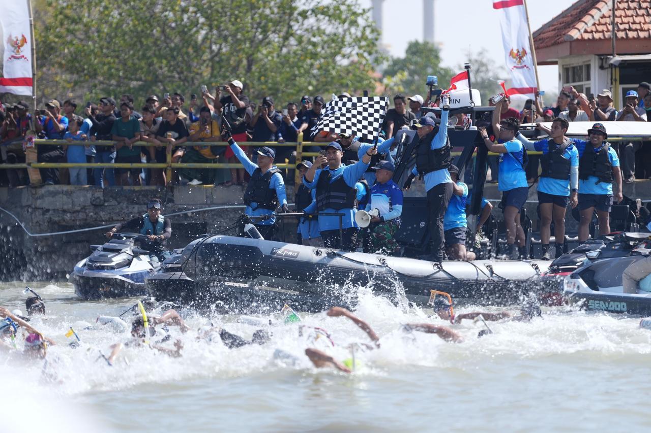 Menpora Dito Lepas 900 Perenang Fin Swimming Piala Kasal 2025