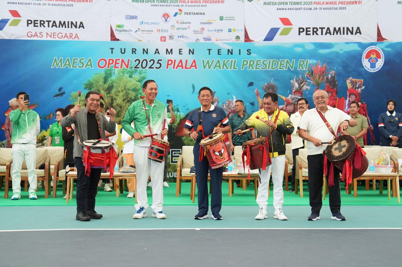 Sekretaris Kementerian Pemuda dan Olahraga Republik Indonesia (Kemenpora RI) Gunawan Suswantoro hari Jumat (29/8) pagi menghadiri pembukaan Kejuaraan Tenis Maesa Open 2025 di Anwa Racquet Club Tennis Indoor, Kembangan, Jakarta Barat.(foto:Herry/kemenpora.