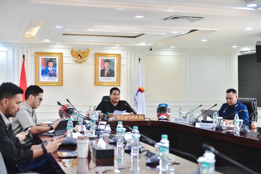 Menteri Pemuda dan Olahraga Republik Indonesia (Menpora RI) Dito Ariotedjo memimpin rapat virtual bersama Injourney, Indonesia Tourism Development Corporation (ITDC), dan Chief Sporting Officer Dorna Sports, Carlos Ezpeleta, dalam rangka Kick-Off Meeting 
