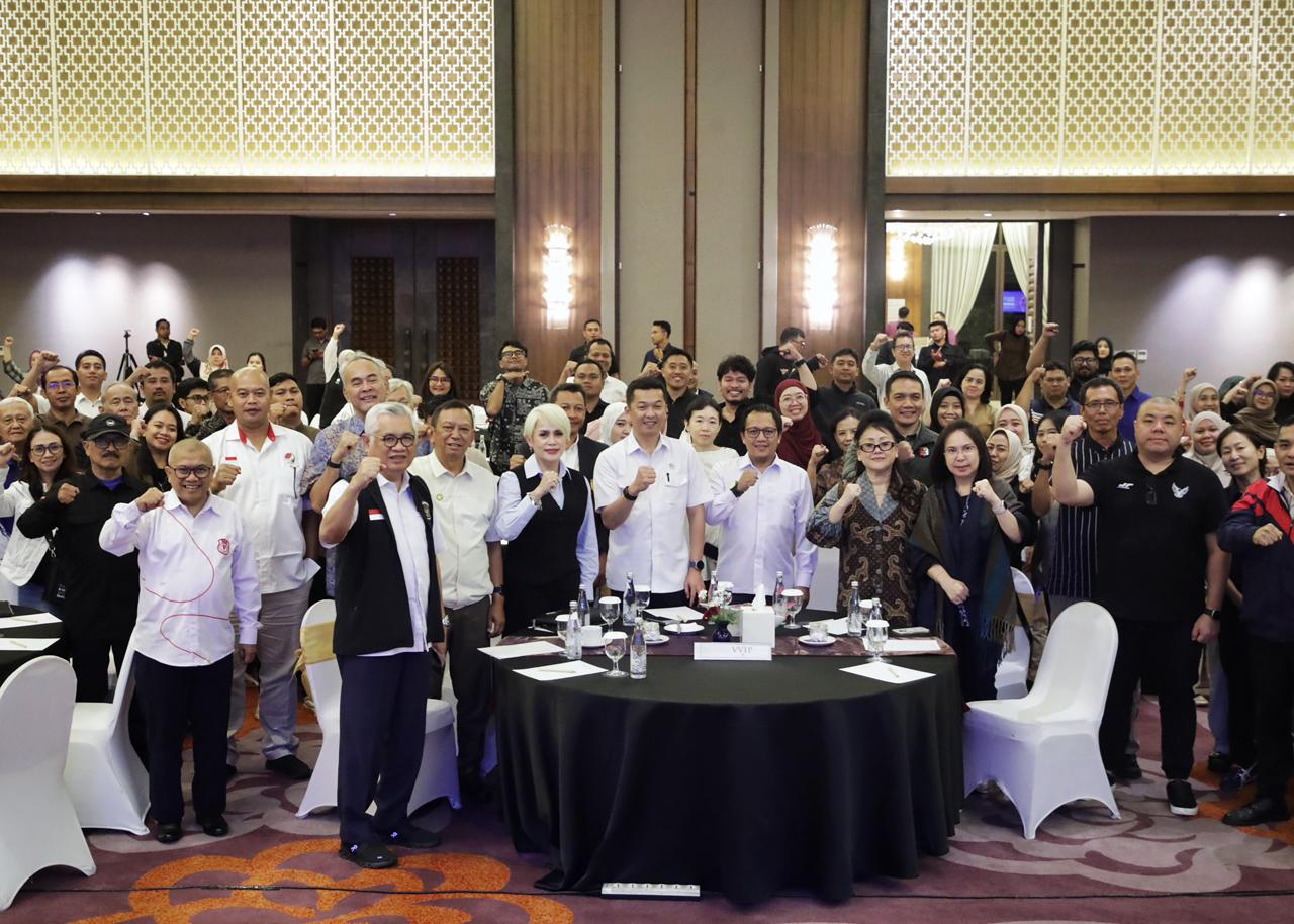 Kemenpora menggelar kegiatan Bimbingan Teknis Fasilitasi Olahragawan Elit yang dibuka oleh Wakil Menteri Pemuda dan Olahraga (Wamenpora) Taufik Hidayat didampingi Asisten Deputi Olahragawan Elit, Budi Ariyanto Muslim di Hotel Grand Mercure, Bandung, Jawa 