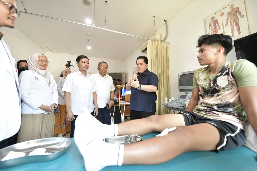 Menteri Pemuda dan Olahraga Republik Indonesia (Menpora RI) Erick Thohir meninjau Rumah Sakit Olahraga Nasional (RSON) di Cibubur bersama Wakil Menteri Kesehatan RI, Dante Saksono Harbuwono, Jumat (26/9).(foto:bagus/kemenpora.go.id)