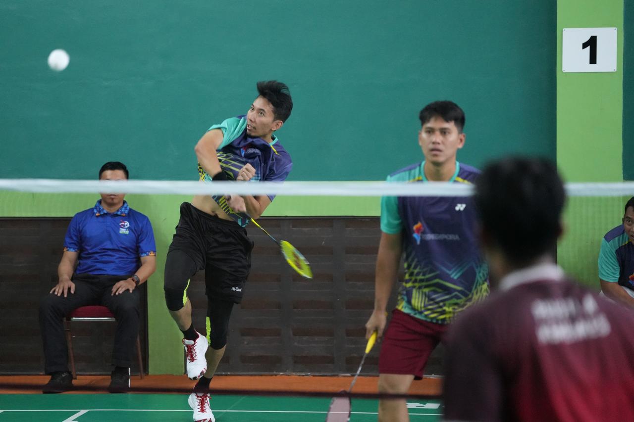 Tim bulu tangkis beregu putra Kementerian Pemuda dan Olahraga Republik Indonesia (Kemenpora RI) memastikan langkahnya ke babak 16 besar Pekan Olahraga Nasional (Pornas) Korps Pegawai Republik Indonesia (Korpri) XVII Tahun 2025. (foto:Herry/kemenpora.go.id