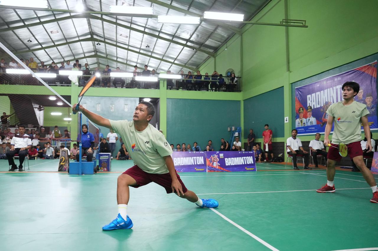 Langkah tim bulu tangkis beregu putra Kementerian Pemuda dan Olahraga Republik Indonesia (Kemenpora RI) di Pekan Olahraga Nasional (Pornas) Korps Pegawai Republik Indonesia (Korpri) XVII harus terhenti di partai puncak. Kemenpora harus puas membawa pulang