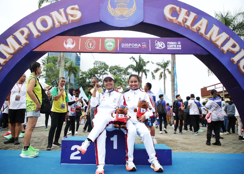 Kontingen Kementerian Pemuda dan Olahraga (Kemenpora) di ajang lari 5 kilometer (5K) pada Pekan Olahraga Nasional (Pornas) XVII Korps Pegawai Republik Indonesia (Korpri) Tahun 2025 tampil dengan kekuatan penuh.(foto:raiky/kemenpora.go.id)