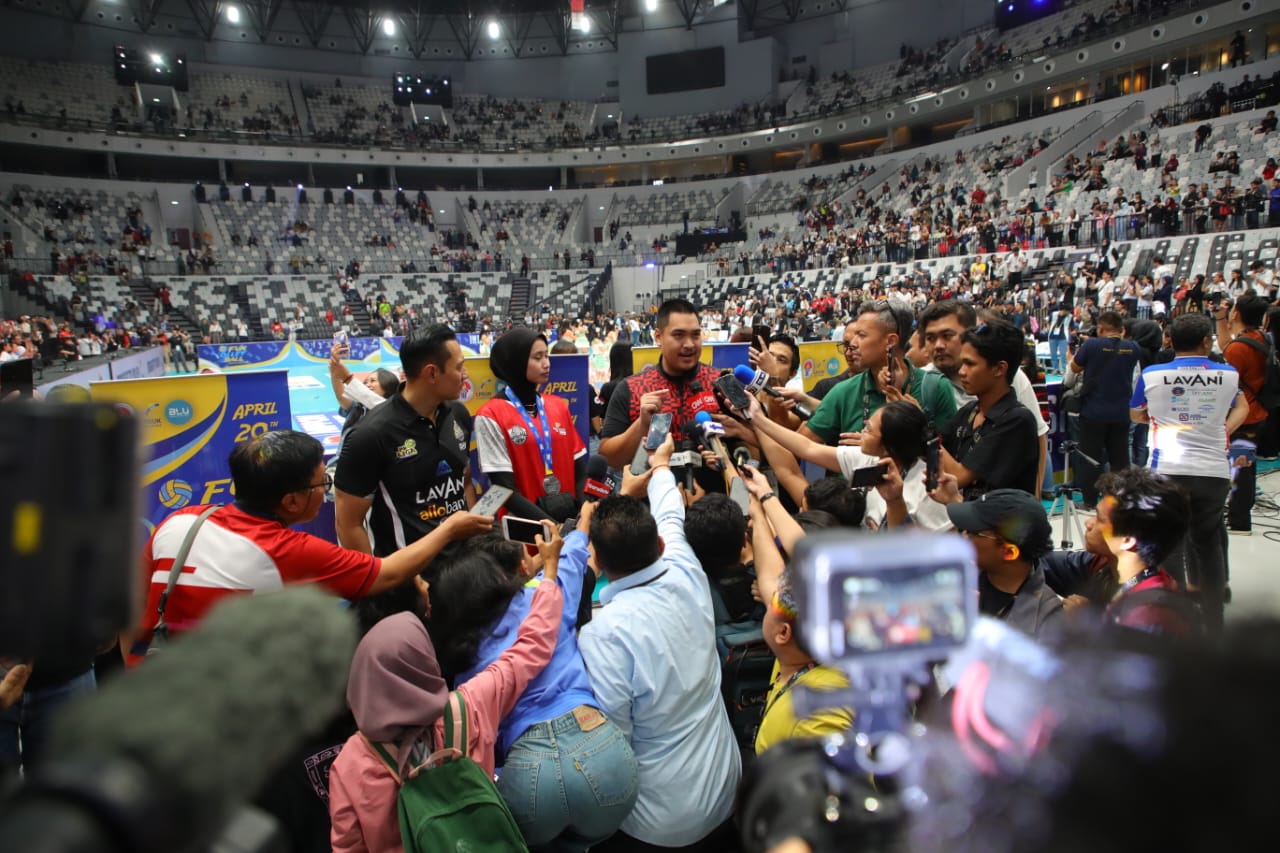 Menpora Erick Thohir Bersama Para Menteri dan Wakil Menteri Mengunjungi Stand Pameran ISS 2025