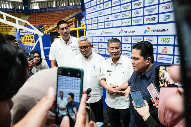Menpora Erick menghadiri Satria Muda Pertamina Bandung Official Team and Jersey Launch 2026 di GOR C-Tra Arena, Bandung, Jawa Barat, Senin (5/1).(foto:fajar/kemenpora.go.id)