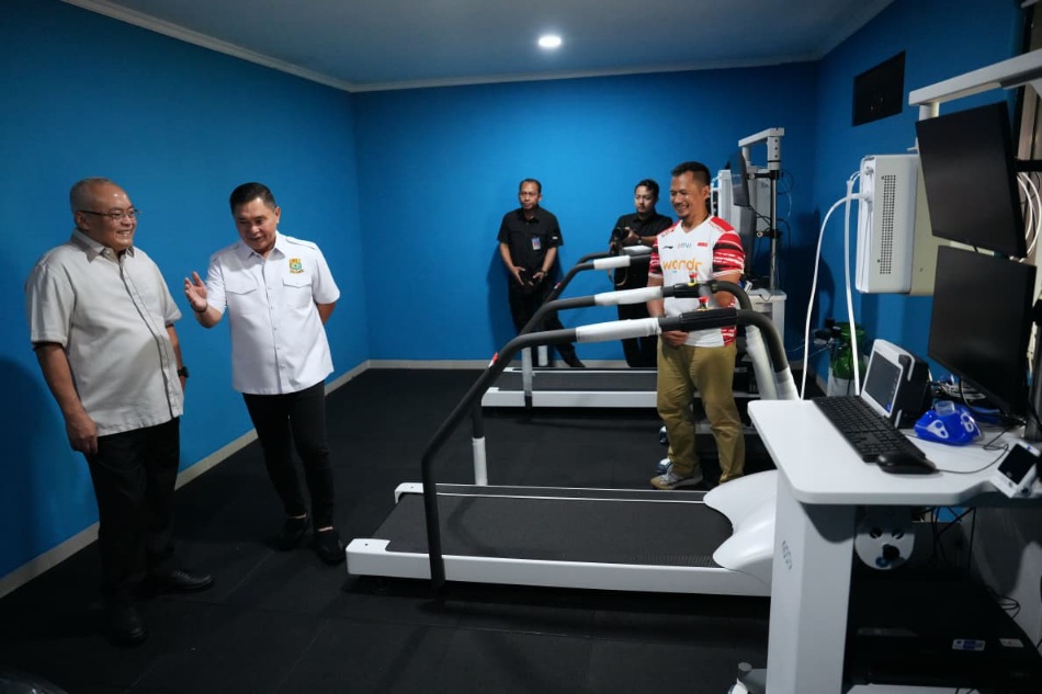Kemenpora RI melakukan serah terima alat kebugaran dan sport science ke Persatuan Bulutangkis Seluruh Indonesia (PBSI). (foto:Herry/kemenpora.go.id)