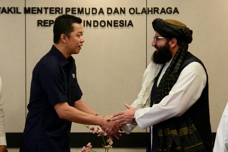 Wamenpora RI Taufik Hidayat, menerima kunjungan Direktur Jenderal Pendidikan Jasmani dan Olahraga Afghanistan, Ahmadullah Wasiq di Kemenpora, Jakarta, Selasa (3/2).(foto:Gilang/kemenpora.go.id)